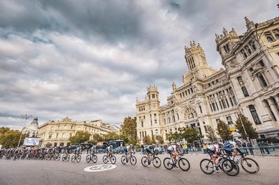 Entrada ciclistas a Madrid etapa 18