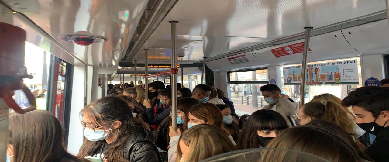 El claroscuro en el transporte público valenciano