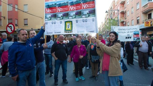 Manifestación por las calles de Xirivella en contra del paso inferior de la V 30