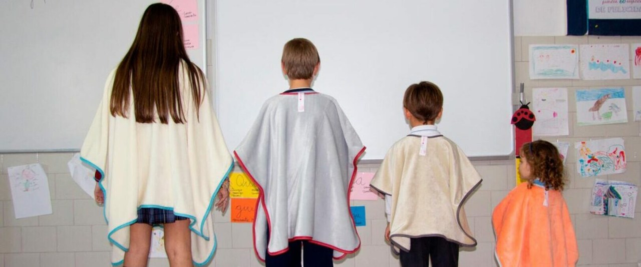 La ‘Manta Escola’: un invento valenciano contra el frío en las aulas