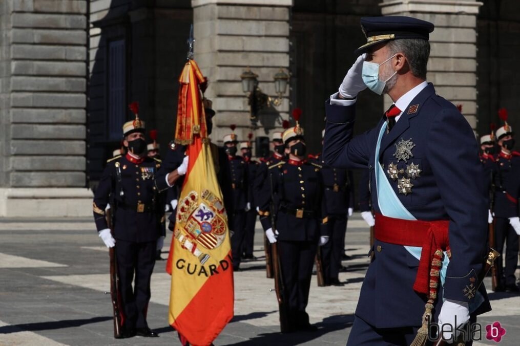 Felipe VI preside una reducida parada militar a causa de la pandemia