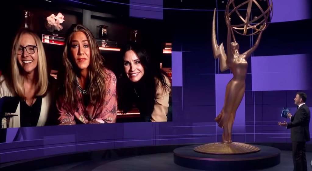 Las actrices de la serie Friends se reunen en los Emmys. Foto: YOUTUBE/EMMYS