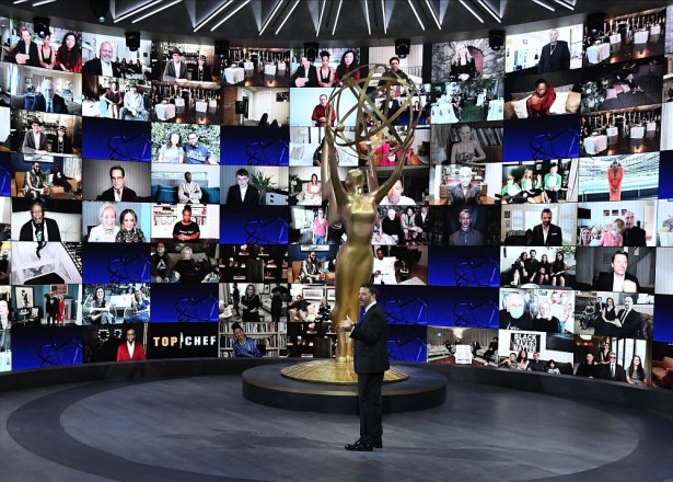Jimmy Kimmel realizando conexiones con invitados de la gala. Foto: Getty Images