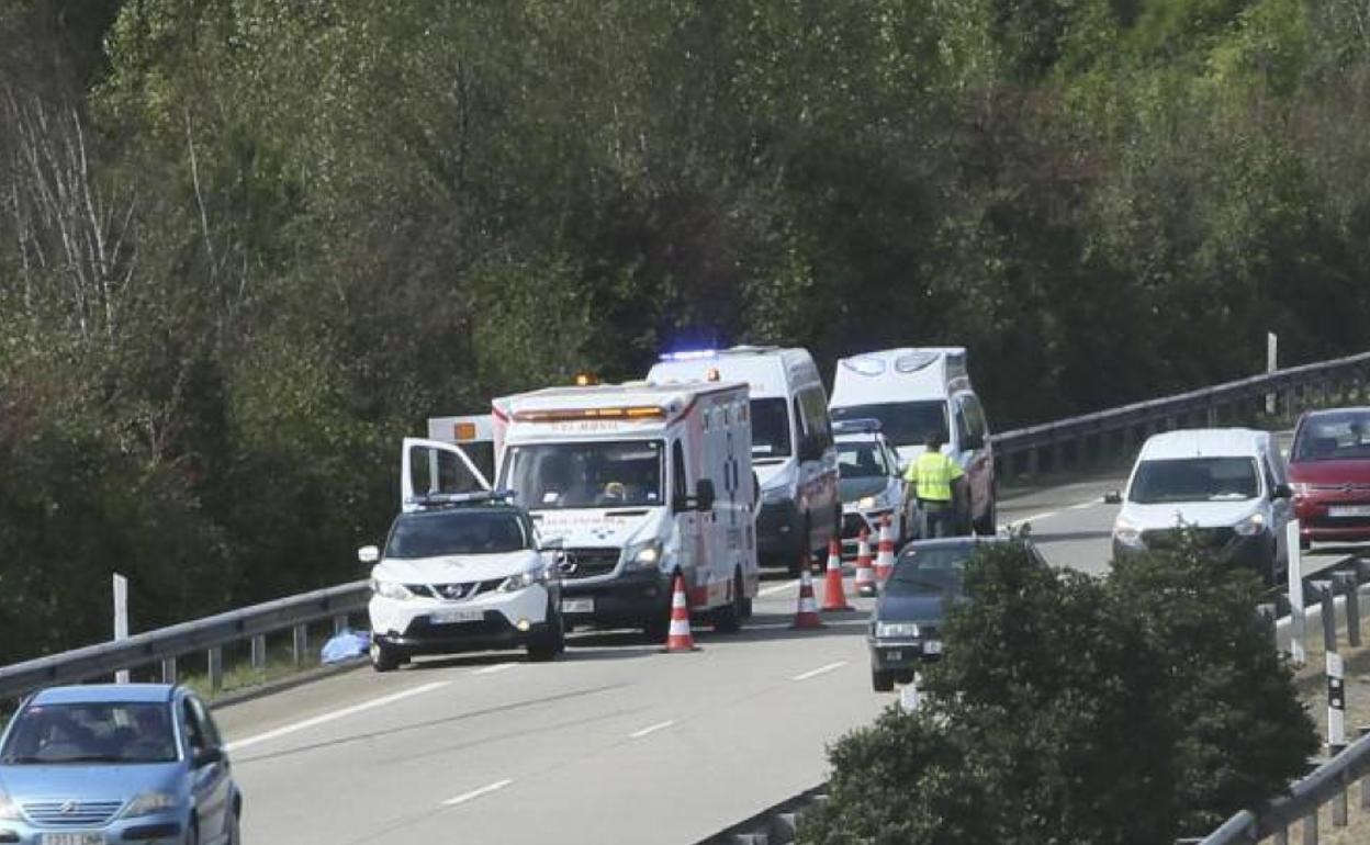 Fallece una joven tras saltar de una ambulancia en marcha en Asturias
