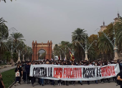 Estudiants es manifesten per la crisi educativa en la vaga del 21 d'octubre en Barcelona. @sepc nacional