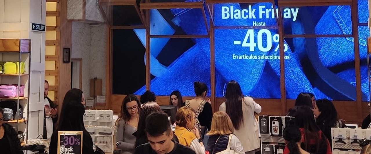 Se estima que un 13,8% de los jóvenes en València reducirá sus compras en el Black Friday 2022
