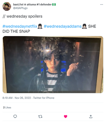 Miércoles Addams chasqueando los dedos en la serie de Netflix ‘Miércoles’ I Fuente: Twitter 